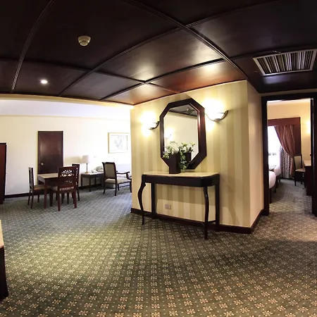 Pyramisa Suites Hotel Cairo Giza Экстерьер фото A room at the hotel