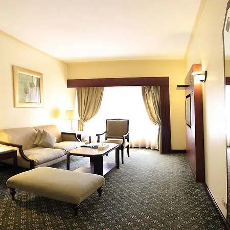 Pyramisa Suites Hotel Cairo Giza Номер фото A room at the hotel