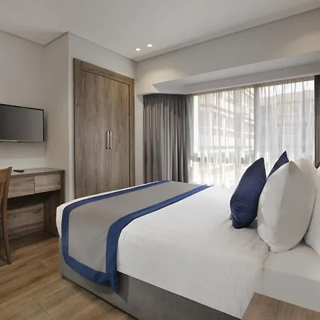 Pyramisa Suites Hotel Cairo Giza Экстерьер фото A room at the hotel